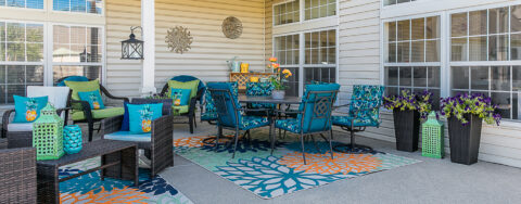 Feel like you’re on your own back porch in our courtyard at Bickford of Marshalltown