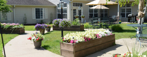 Feel like you’re on your own back porch in our courtyard at Bickford of Sioux City